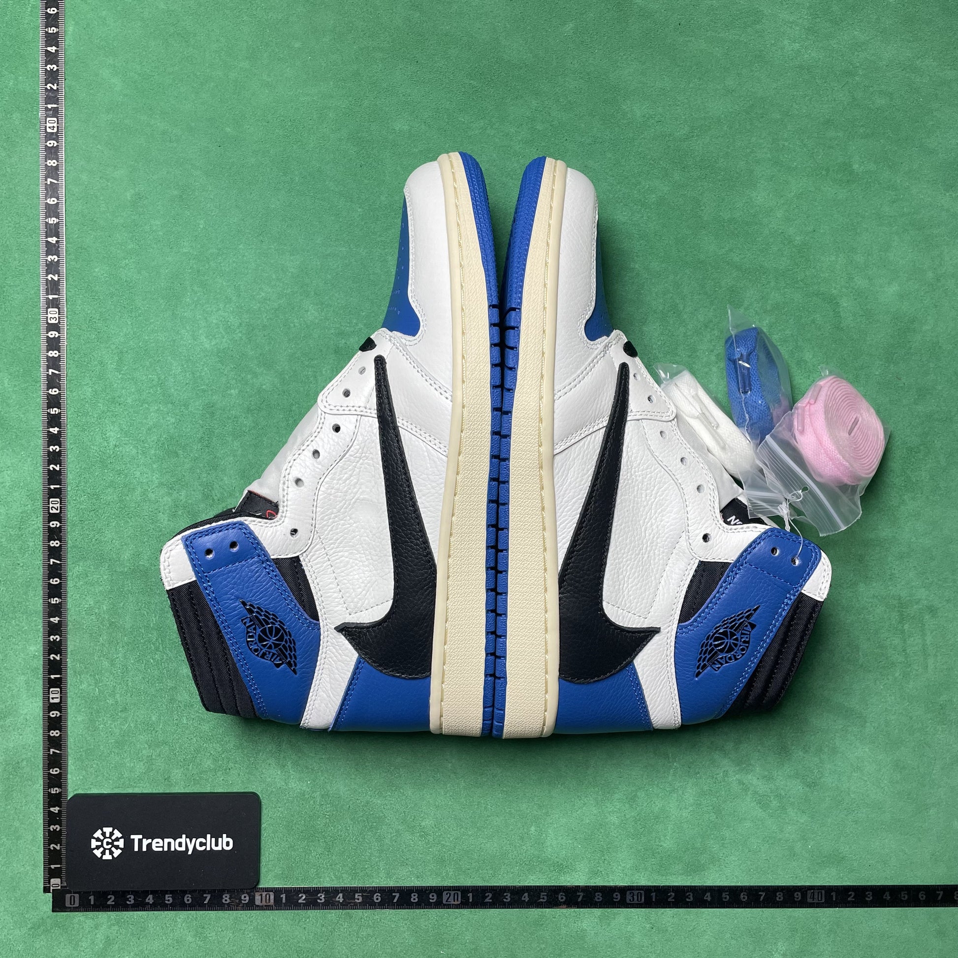 NIKE JORDAN 1 X FRAGMENT X TRAVIS SCOTT