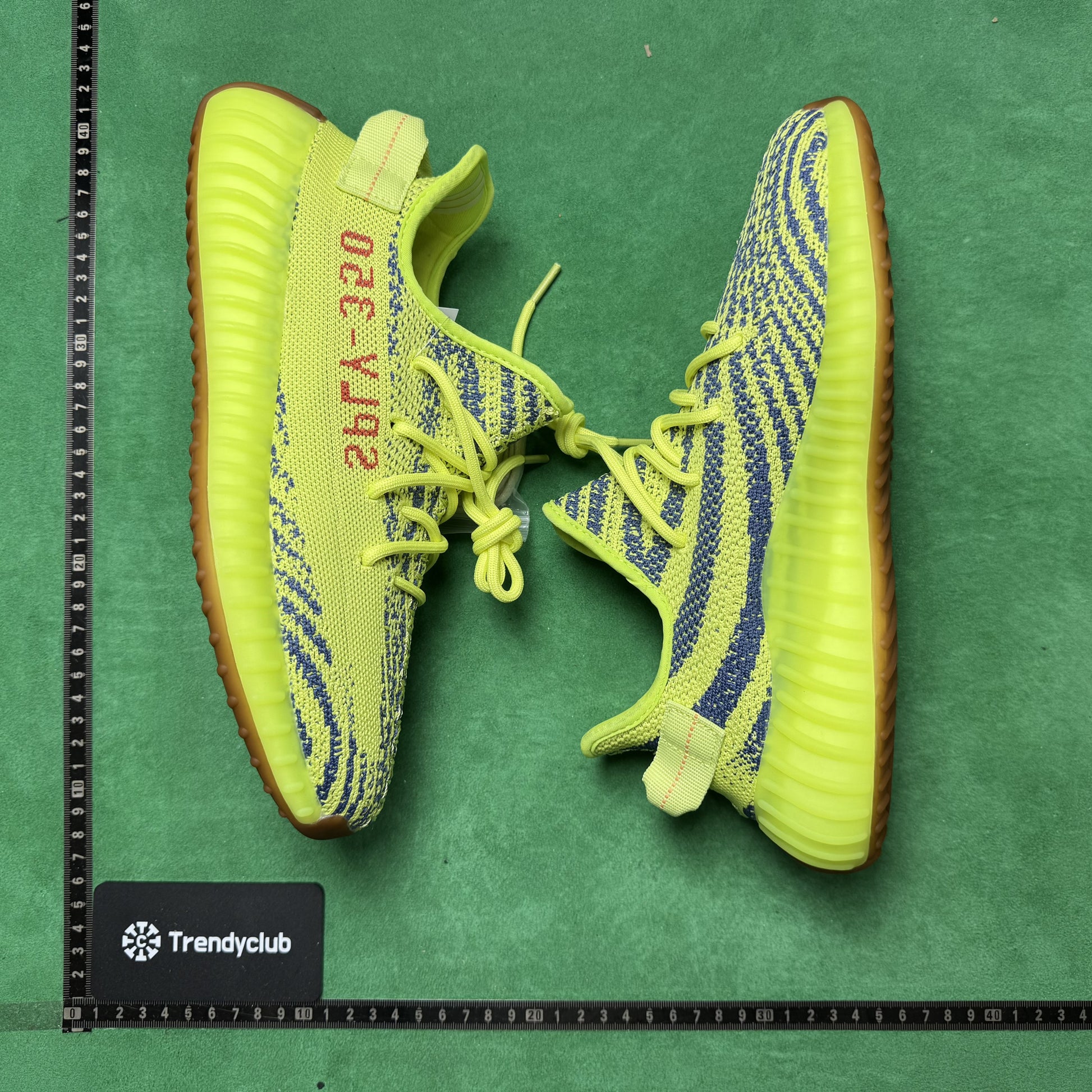 YEEZY 350 V2 - SEMI FROZEN