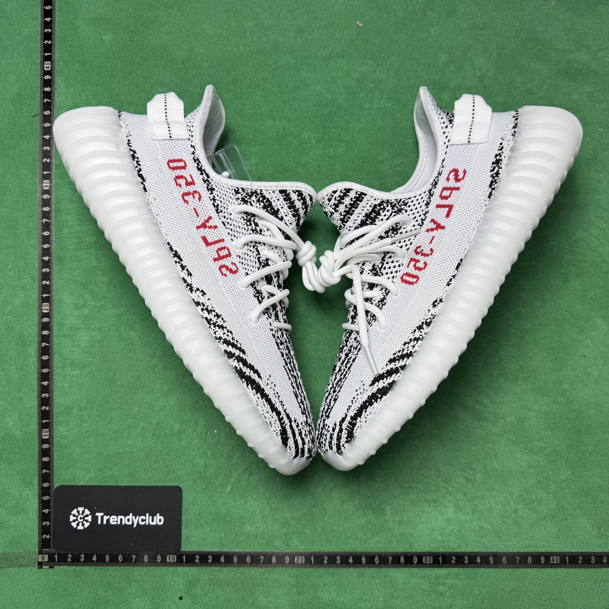 YEEZY 350 V2 - ZEBRA