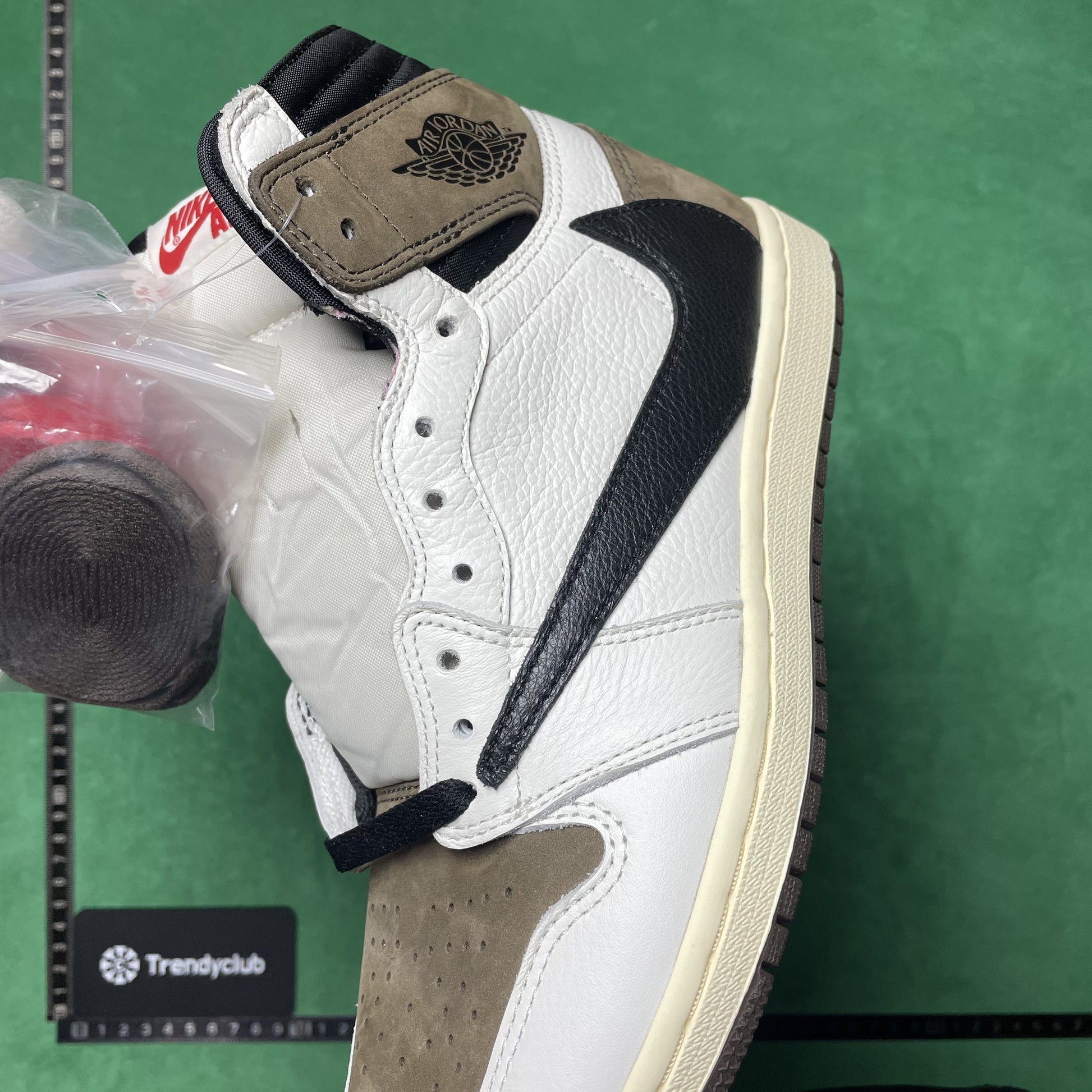 NIKE JORDAN 1 X TRAVIS SCOTT - REVERSE MOCHA