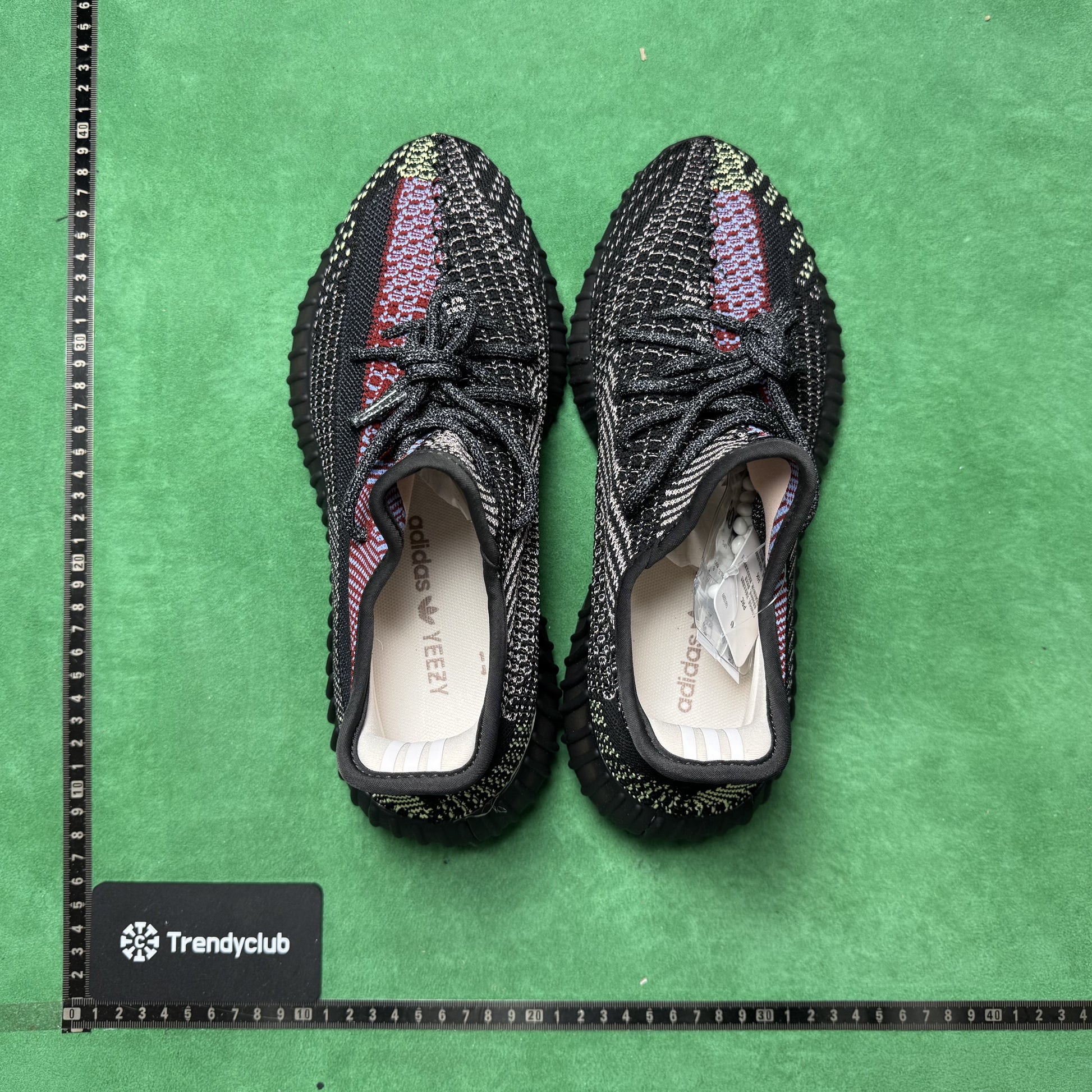YEEZY 350 V2 - YECHERIL