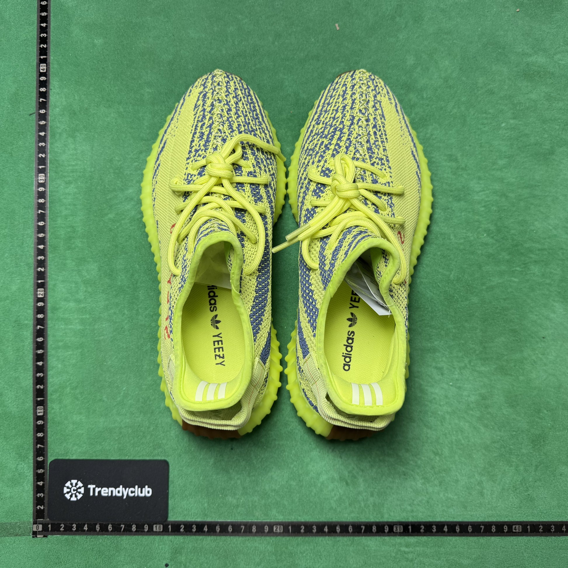 YEEZY 350 V2 - SEMI FROZEN