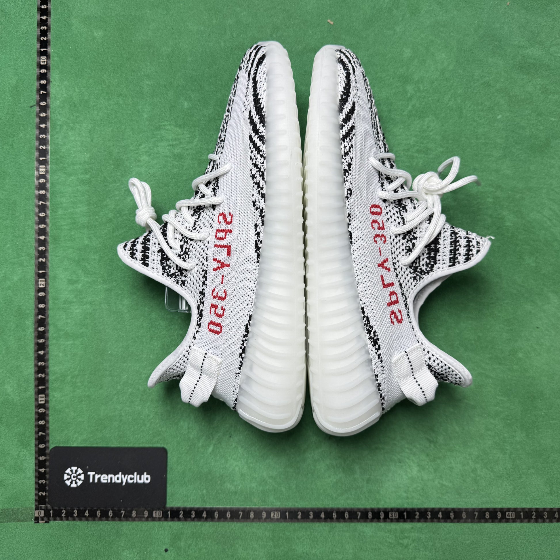 YEEZY 350 V2 - ZEBRA