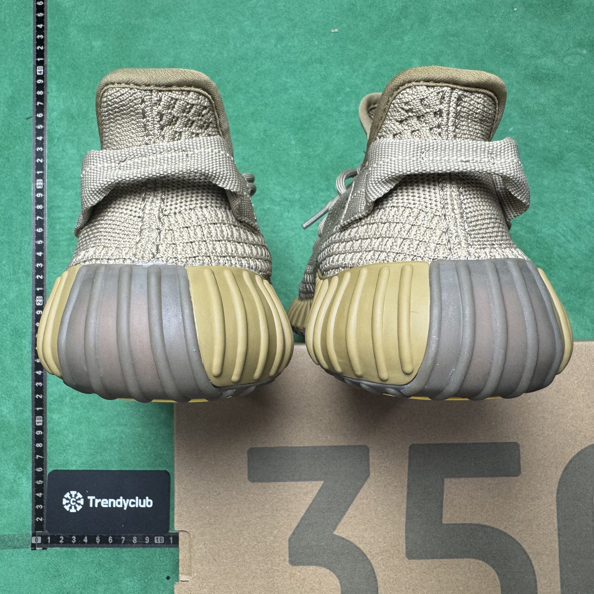 YEEZY 350 V2 - EARTH