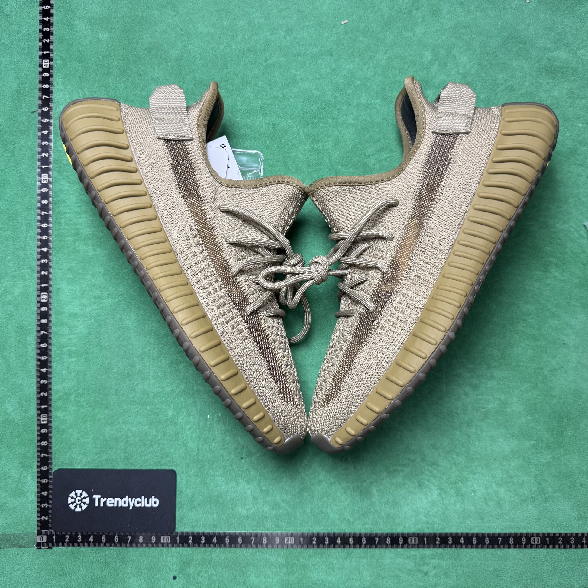 YEEZY 350 V2 - EARTH
