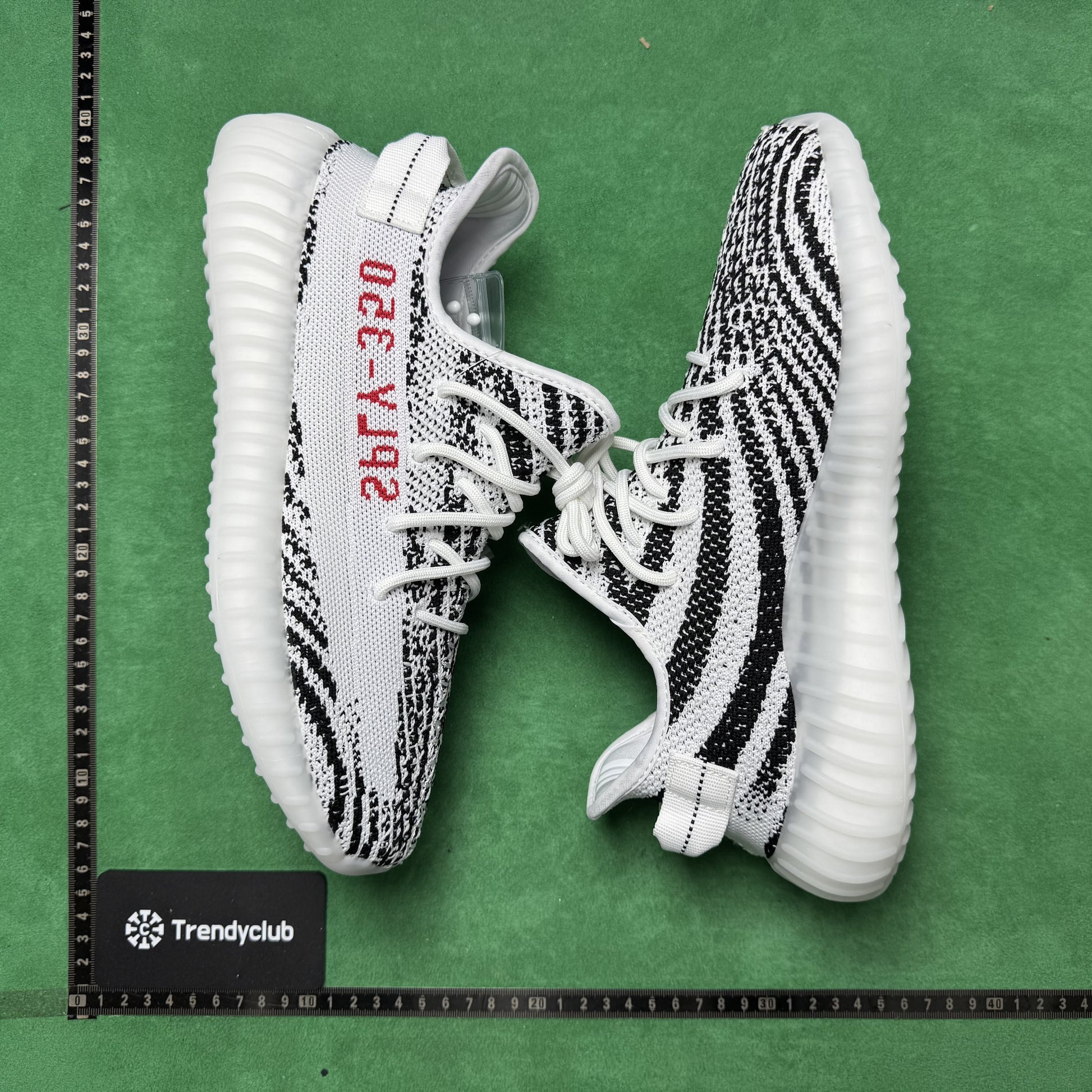 YEEZY 350 V2 - ZEBRA