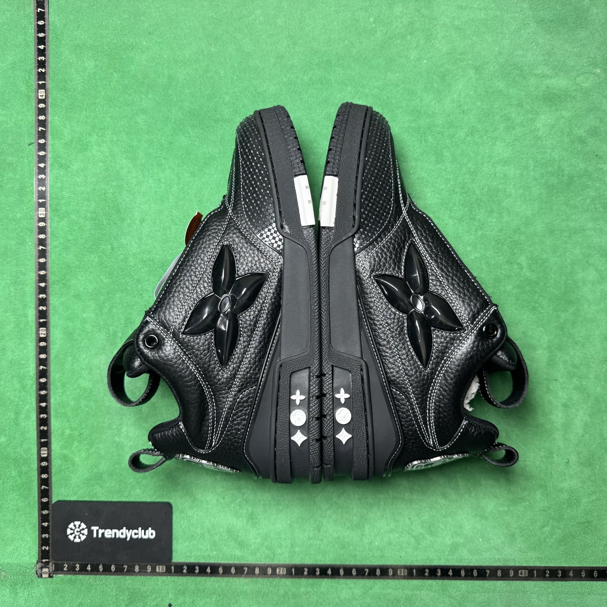 LOUIS VUITTON - LV SKATE
