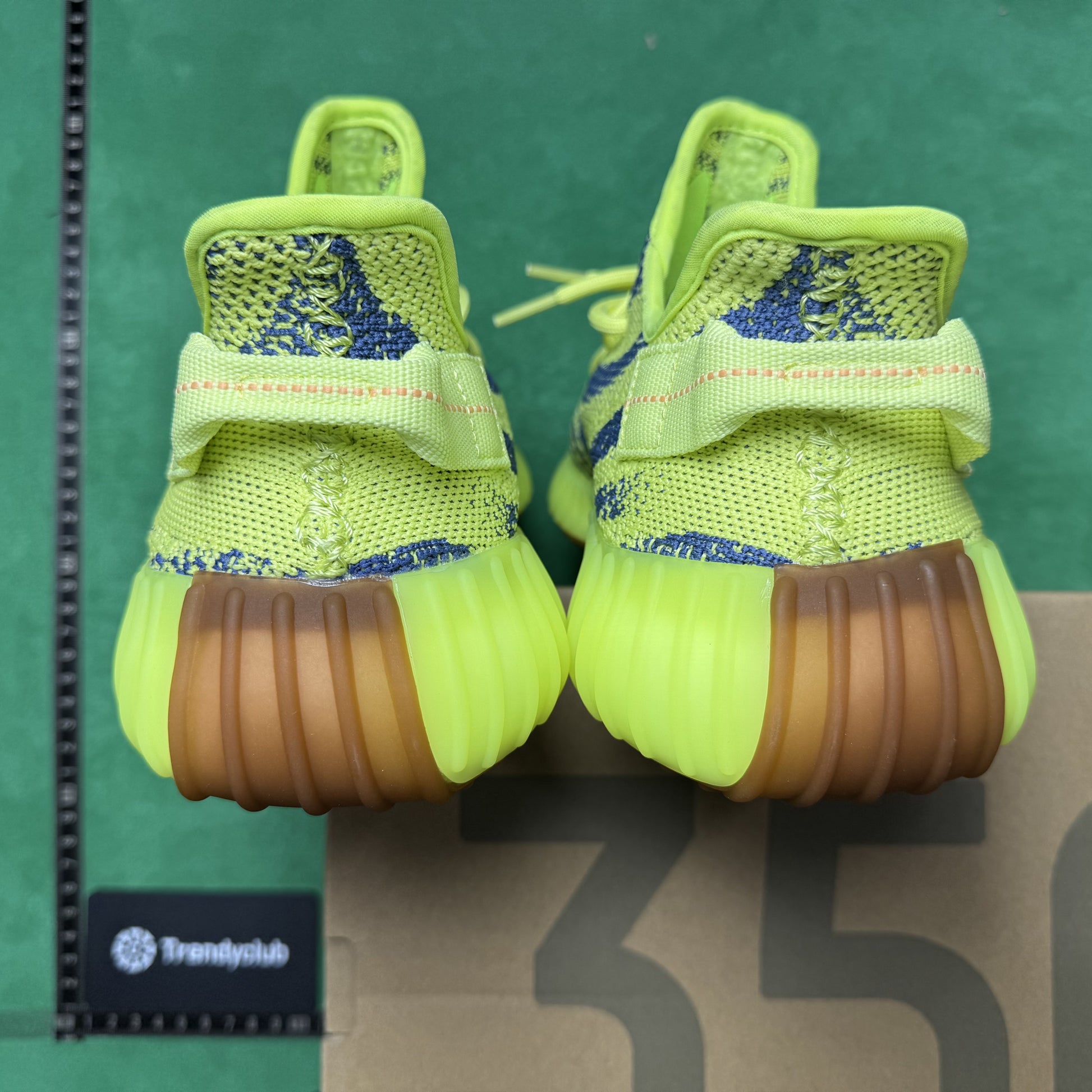YEEZY 350 V2 - SEMI FROZEN