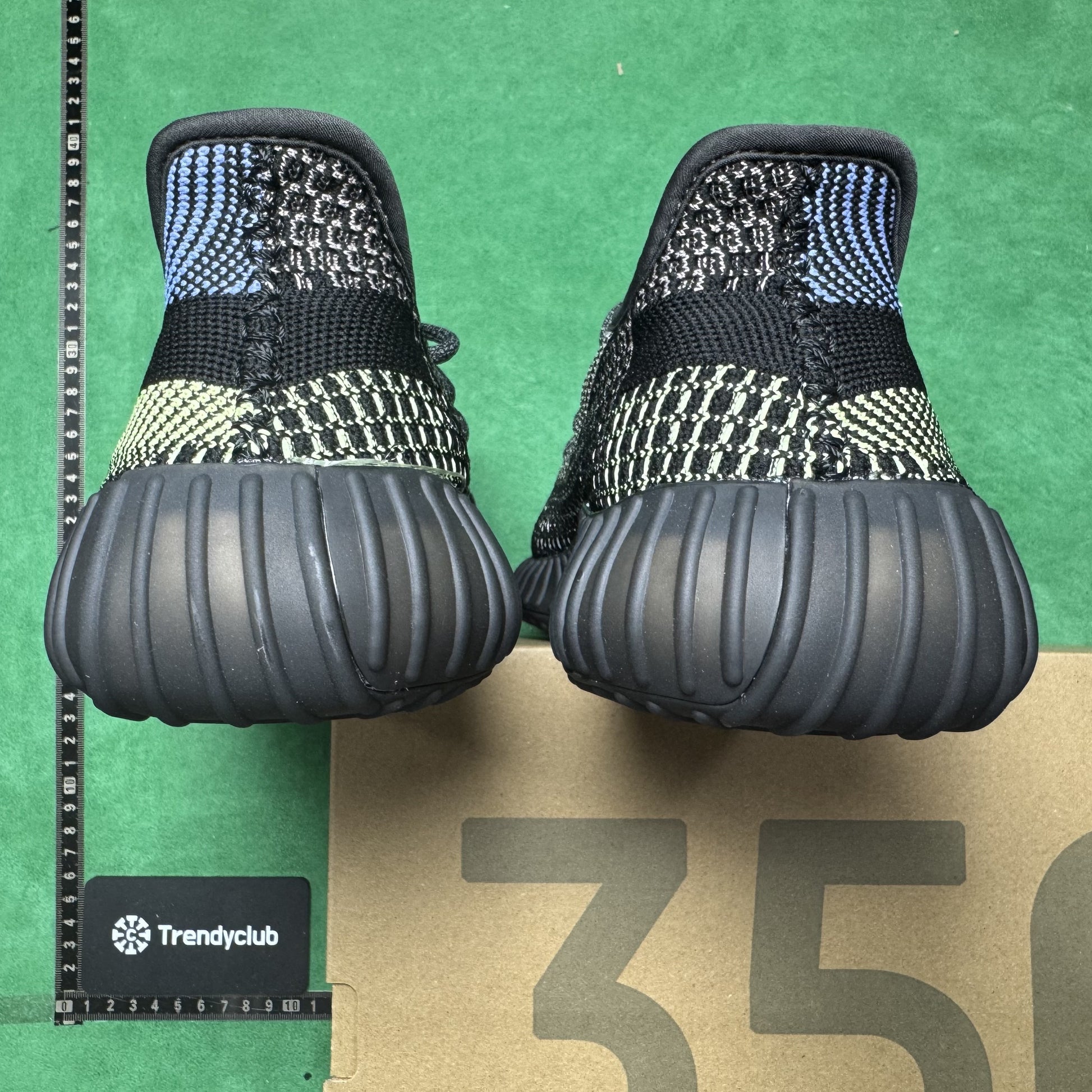 YEEZY 350 V2 - YECHERIL