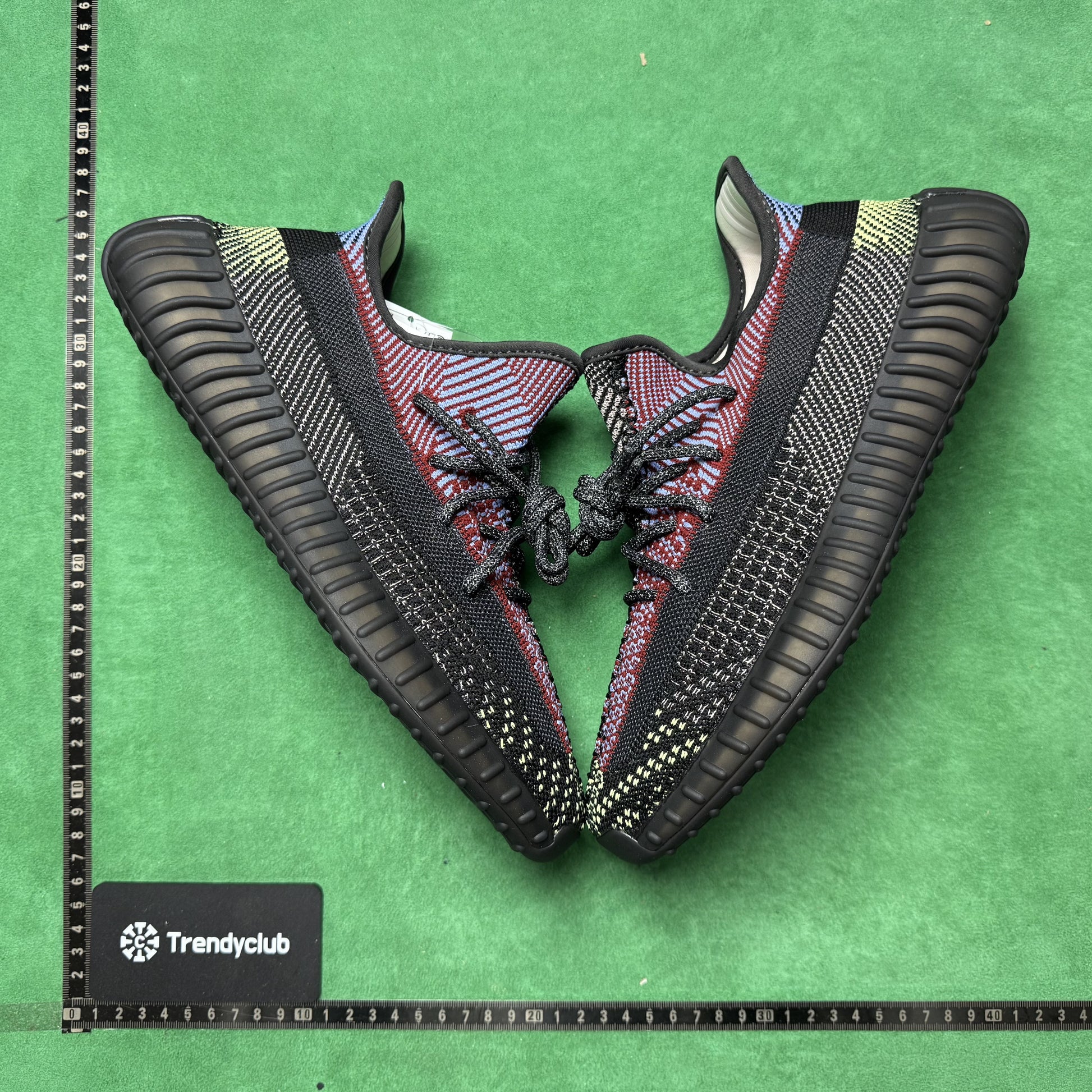 YEEZY 350 V2 - YECHERIL
