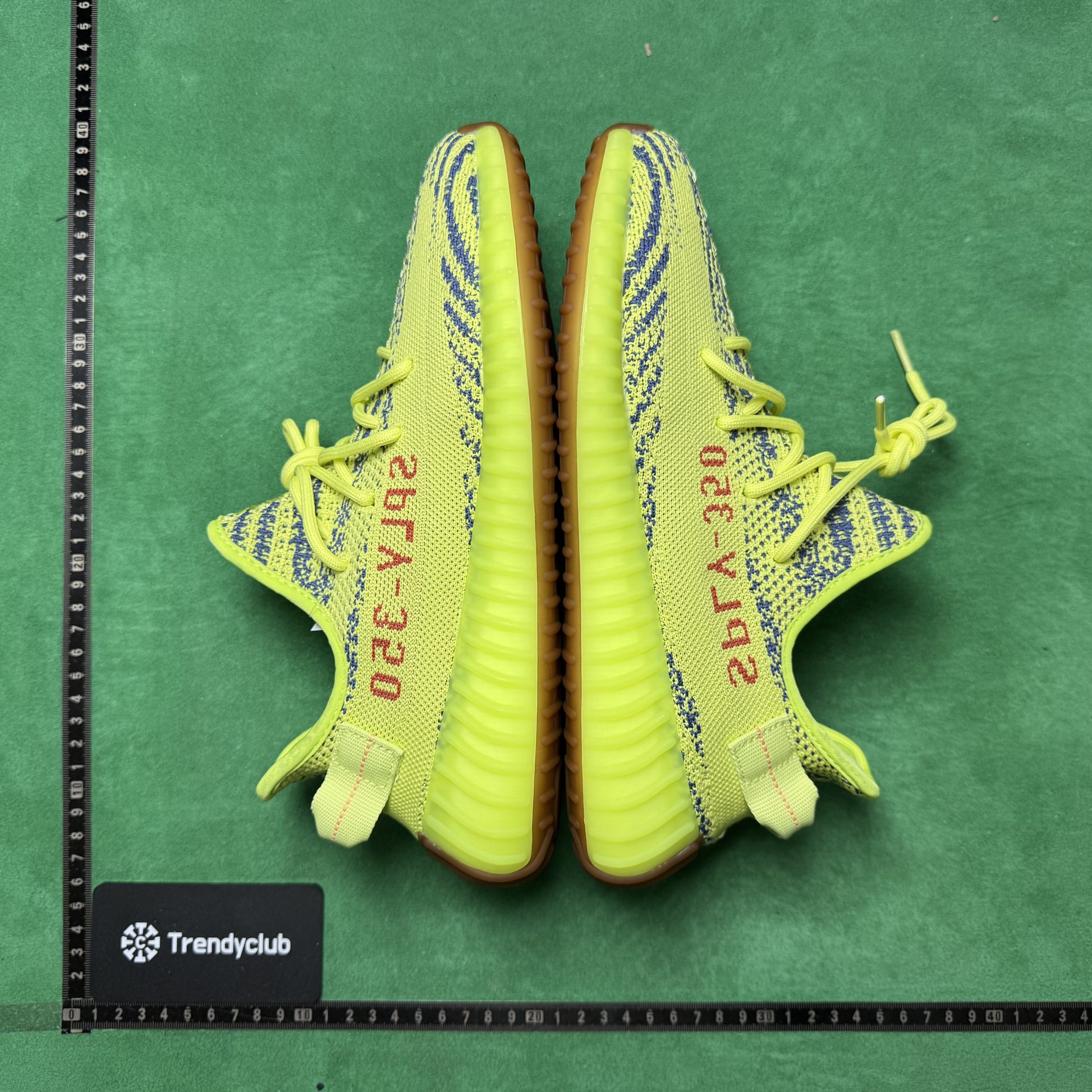 YEEZY 350 V2 - SEMI FROZEN