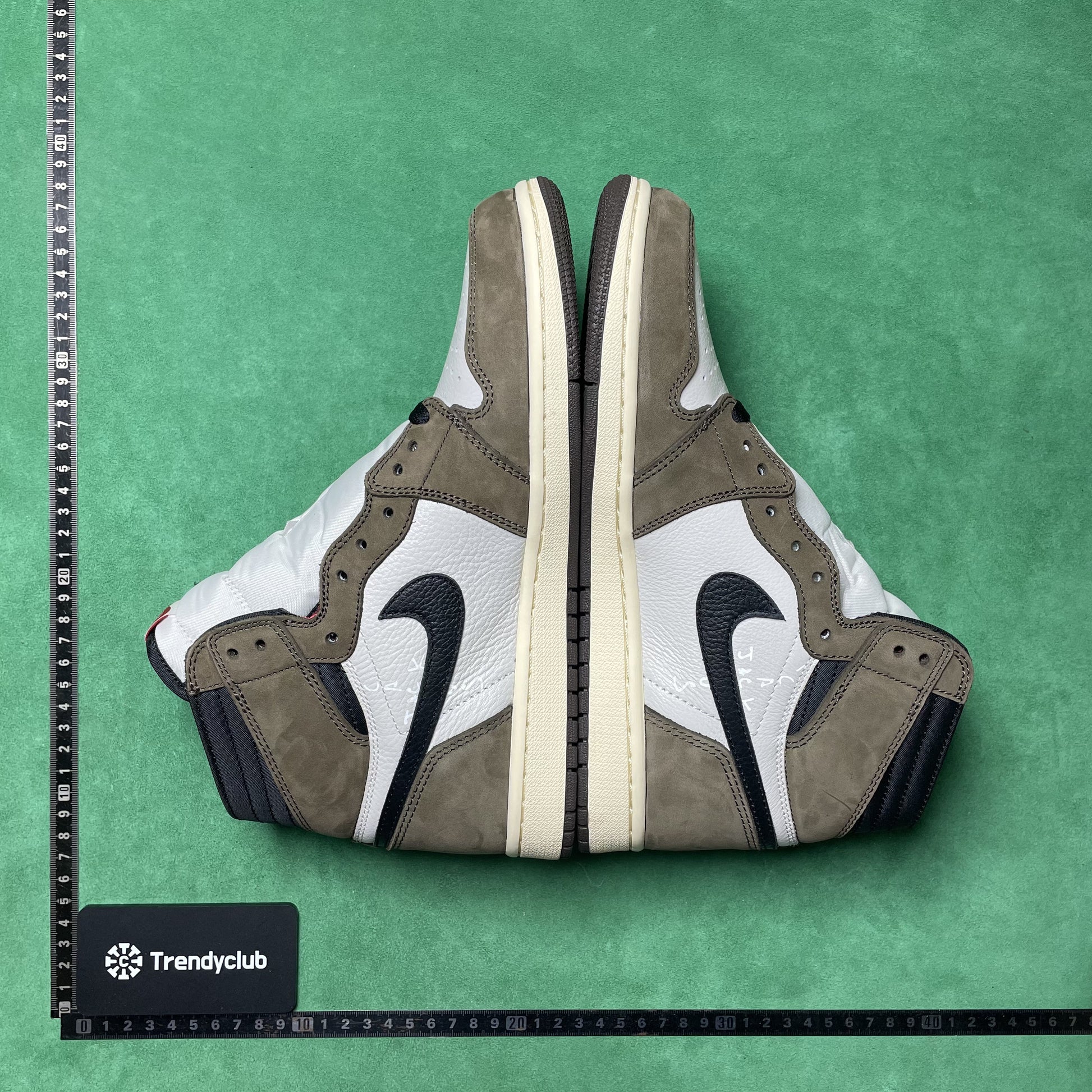 NIKE JORDAN 1 X TRAVIS SCOTT - MOCHA