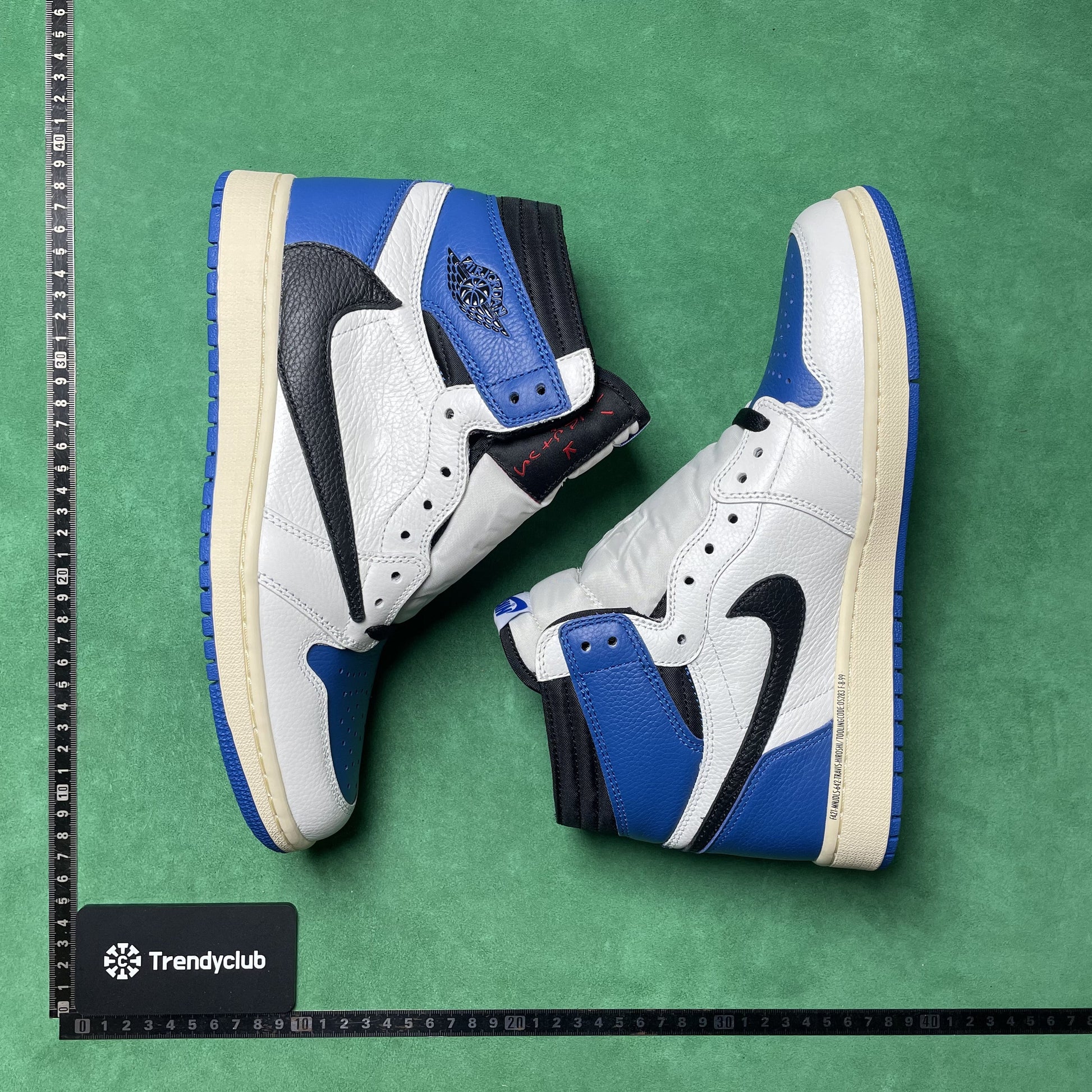 NIKE JORDAN 1 X FRAGMENT X TRAVIS SCOTT