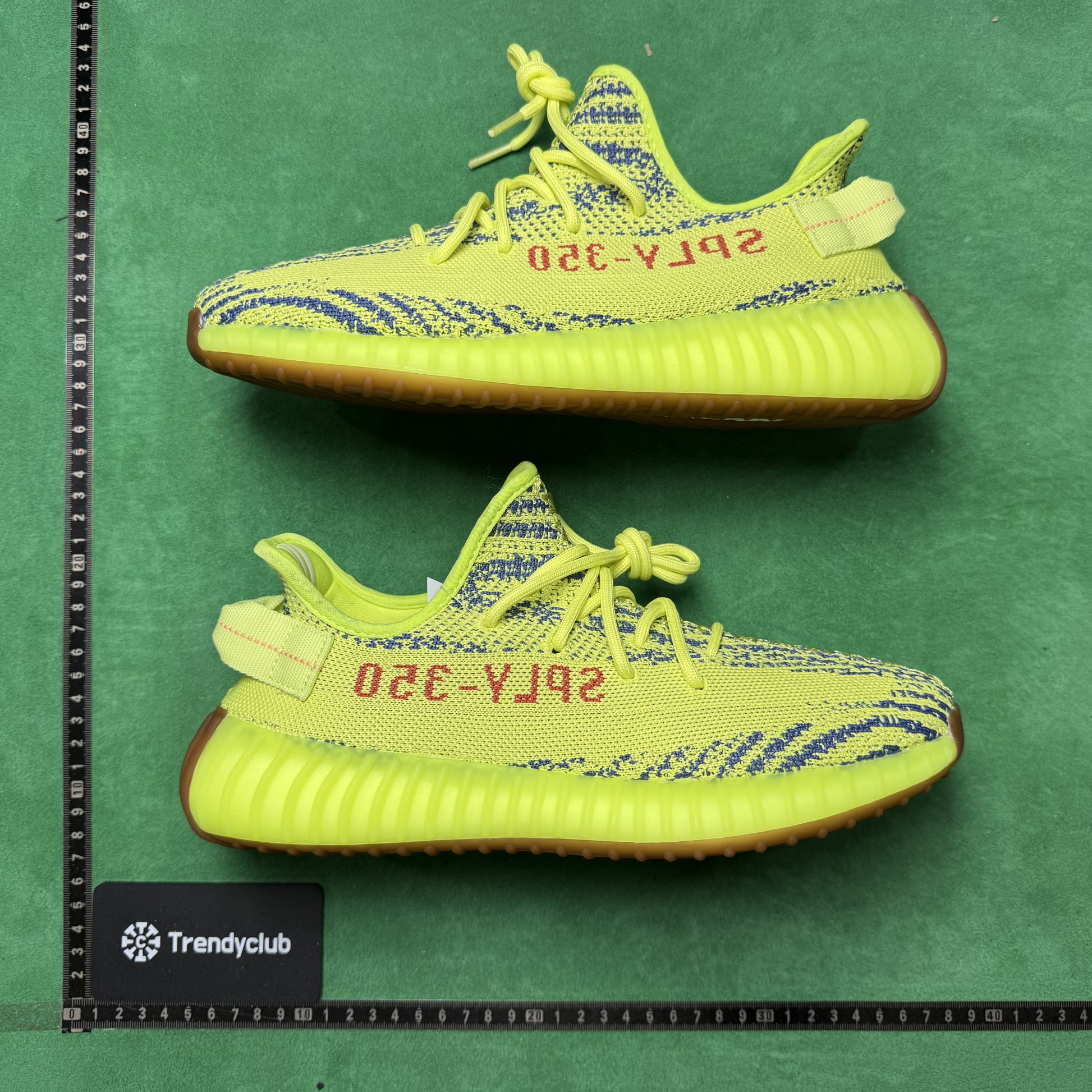 YEEZY 350 V2 - SEMI FROZEN