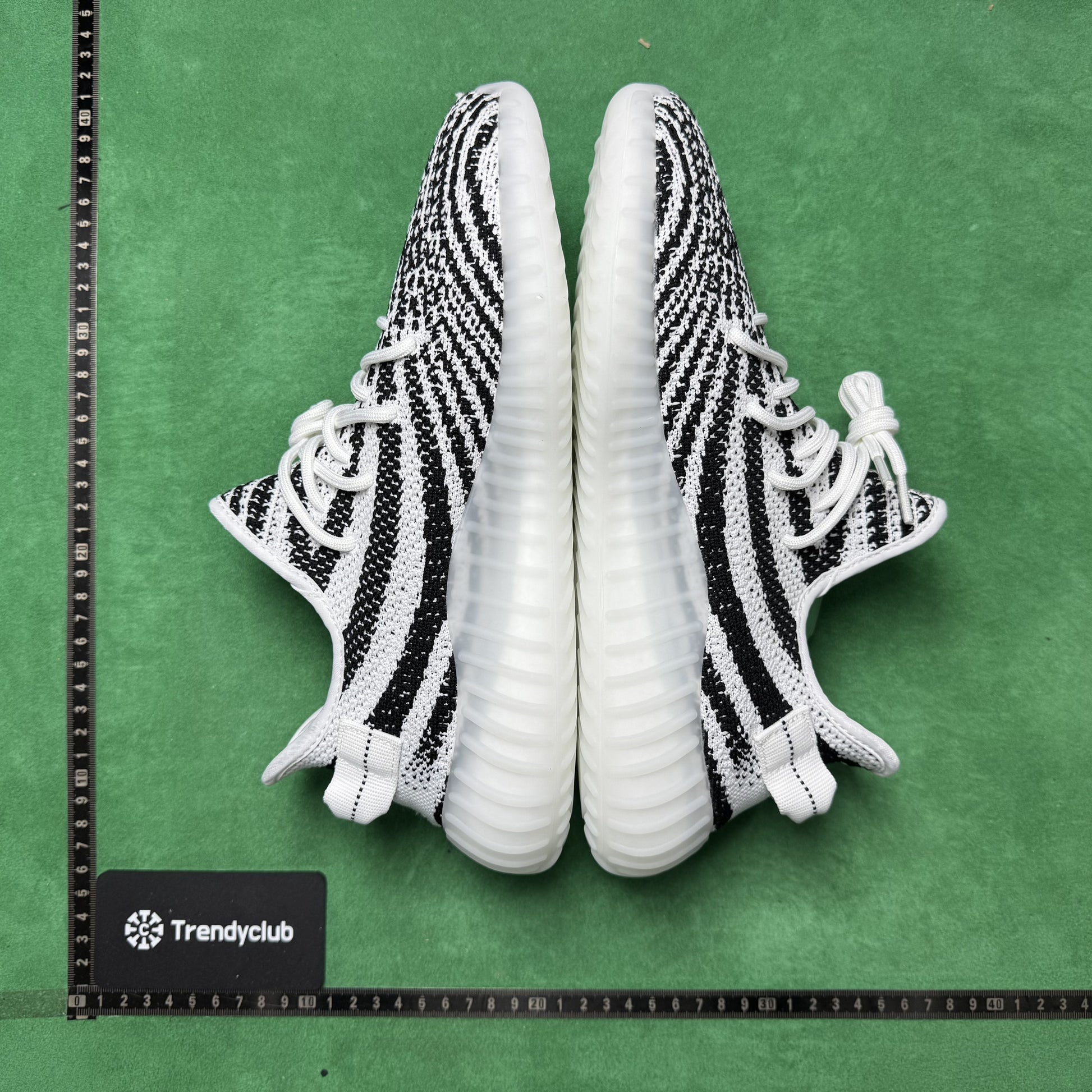 YEEZY 350 V2 - ZEBRA