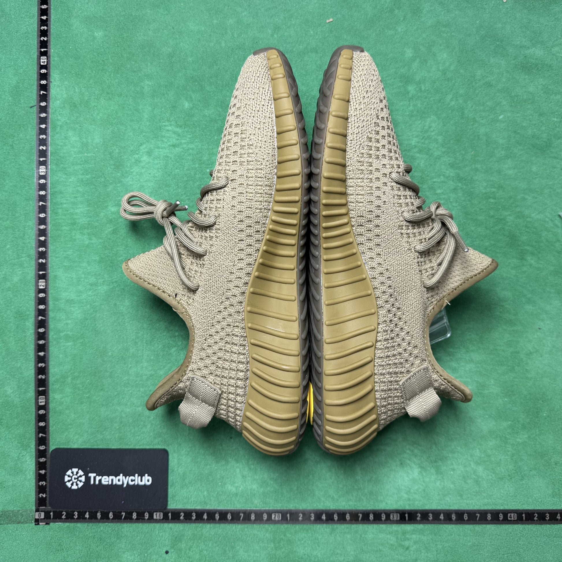 YEEZY 350 V2 - EARTH