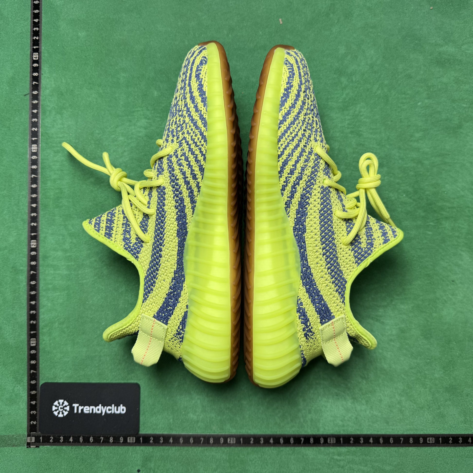 YEEZY 350 V2 - SEMI FROZEN