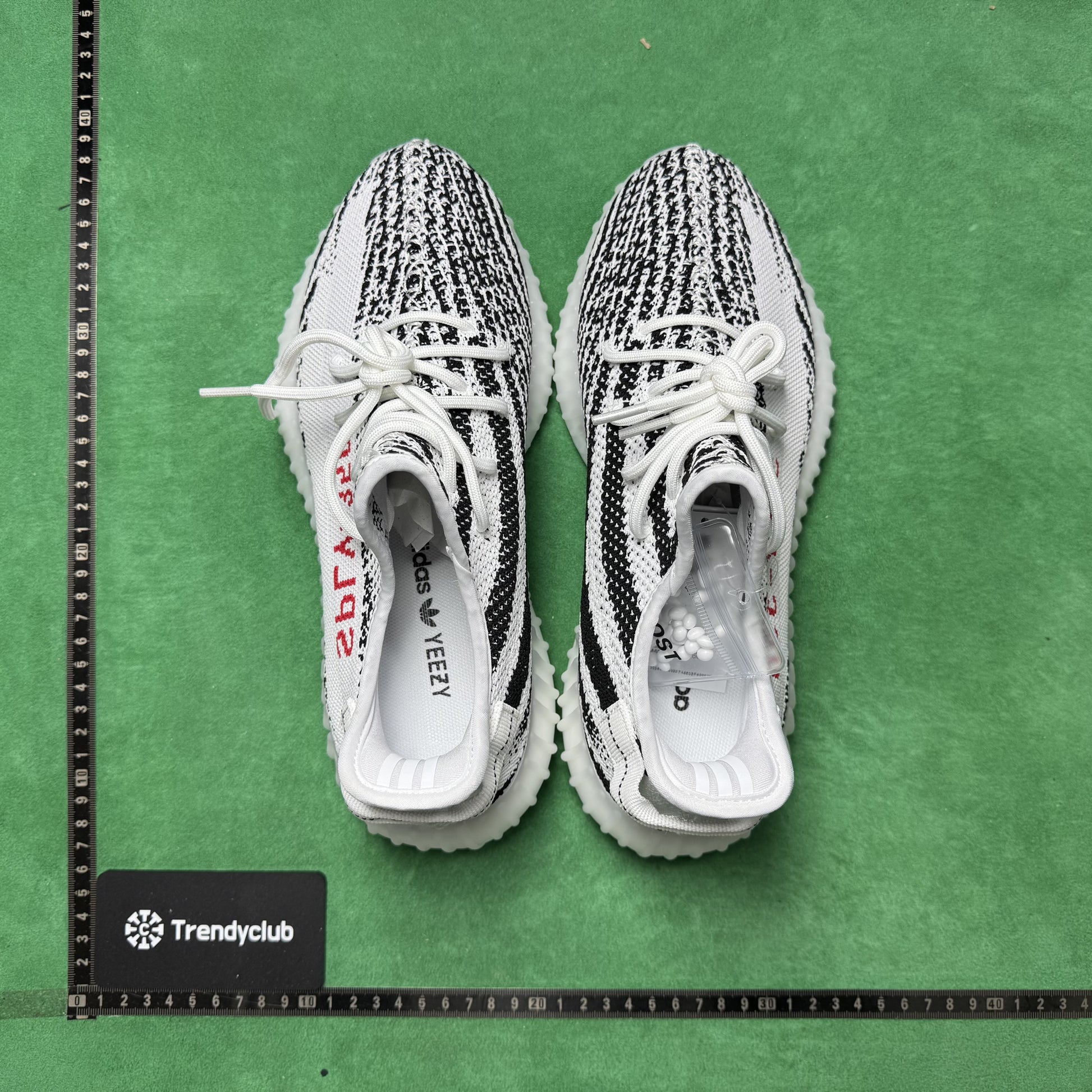 YEEZY 350 V2 - ZEBRA