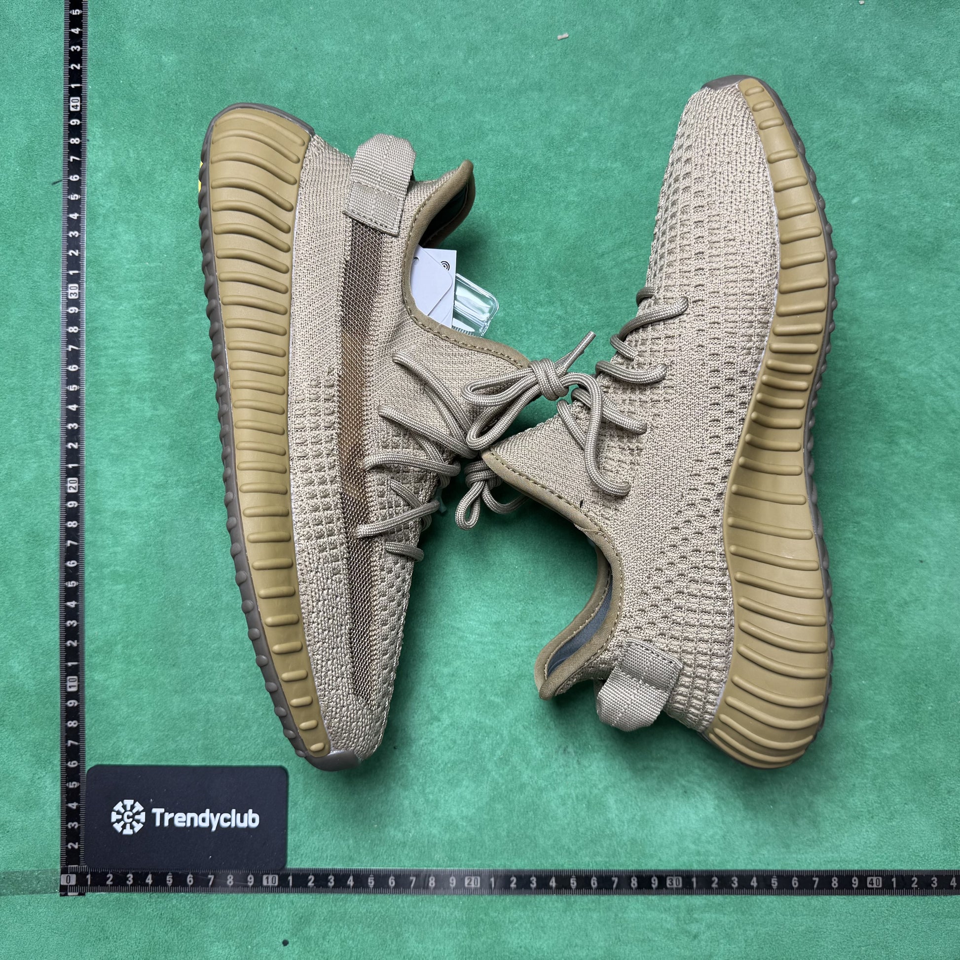 YEEZY 350 V2 - EARTH