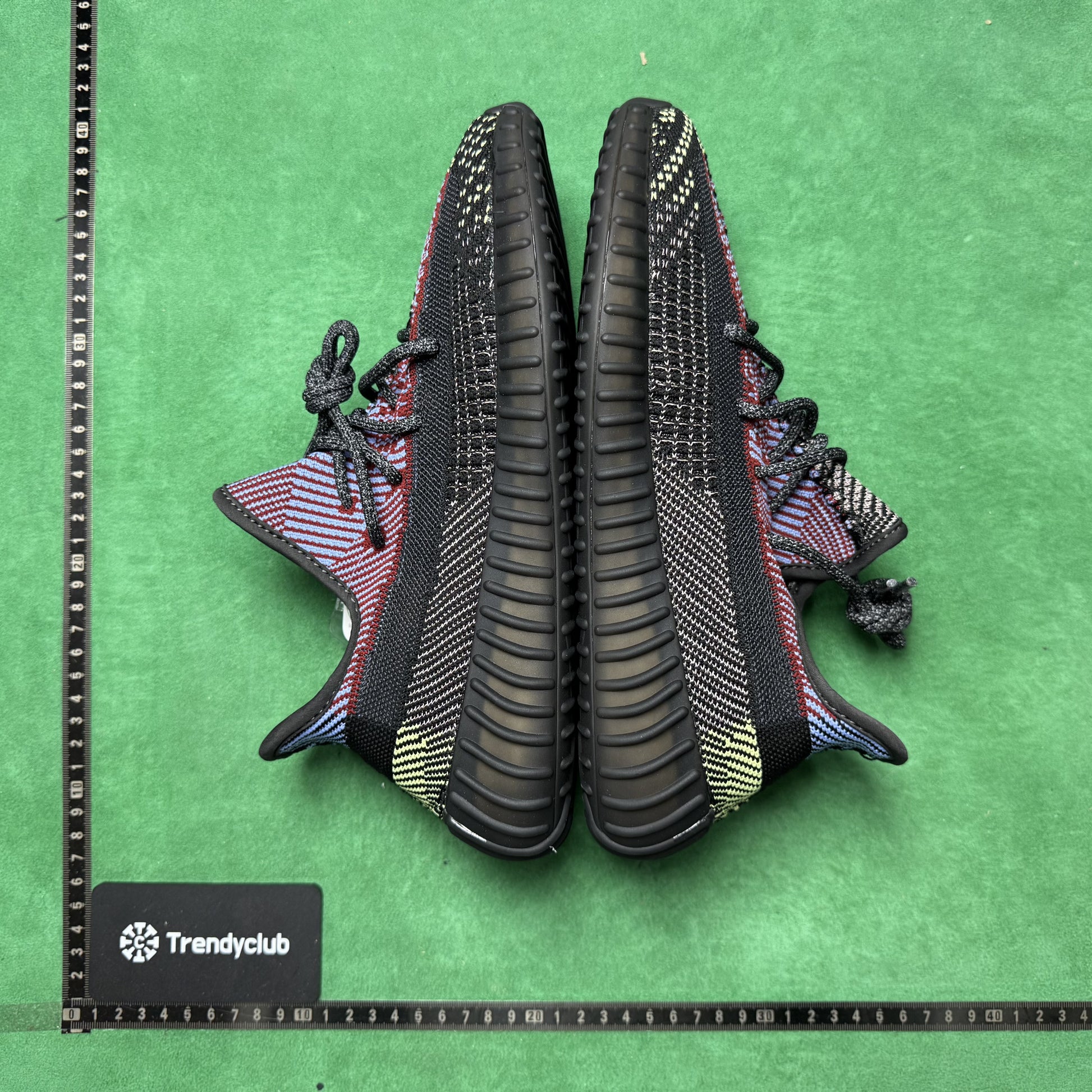 YEEZY 350 V2 - YECHERIL
