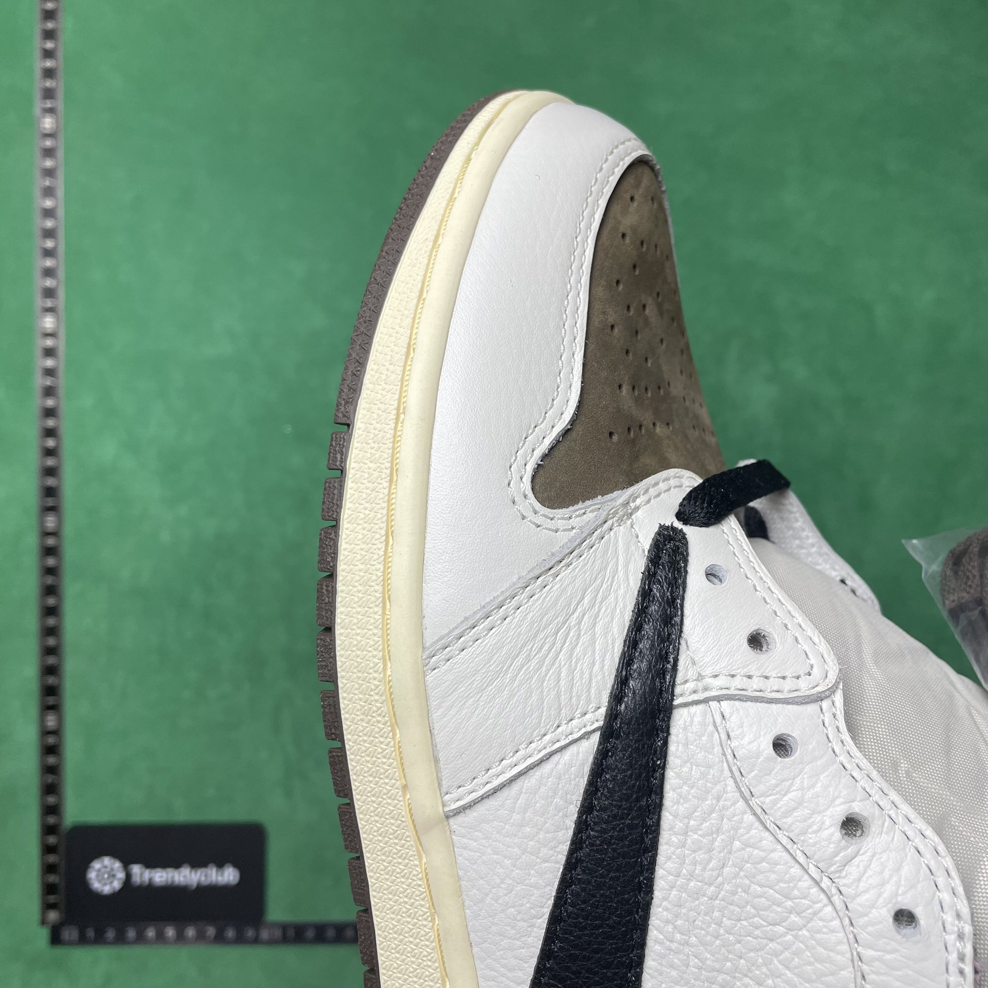NIKE JORDAN 1 X TRAVIS SCOTT - REVERSE MOCHA