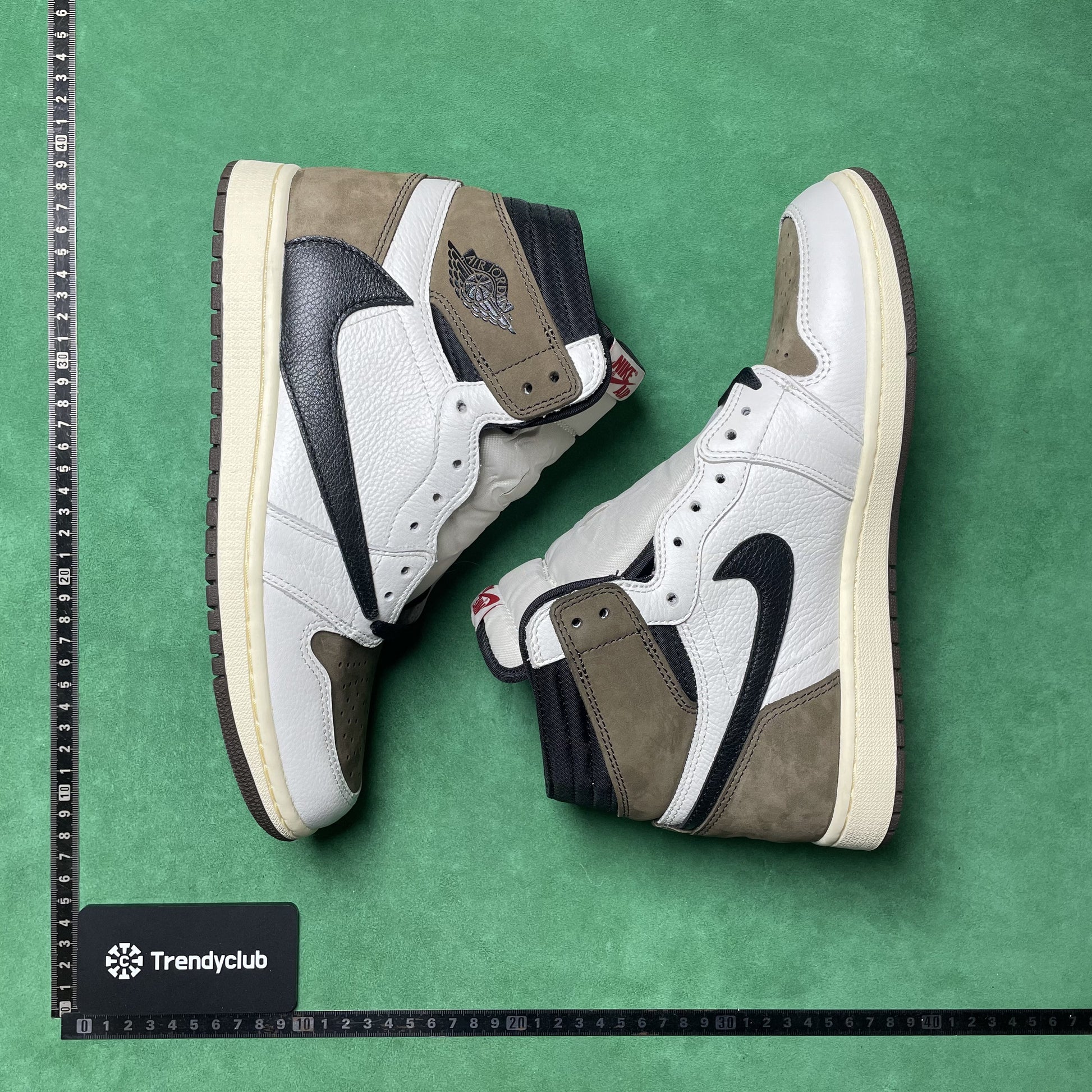 NIKE JORDAN 1 X TRAVIS SCOTT - REVERSE MOCHA