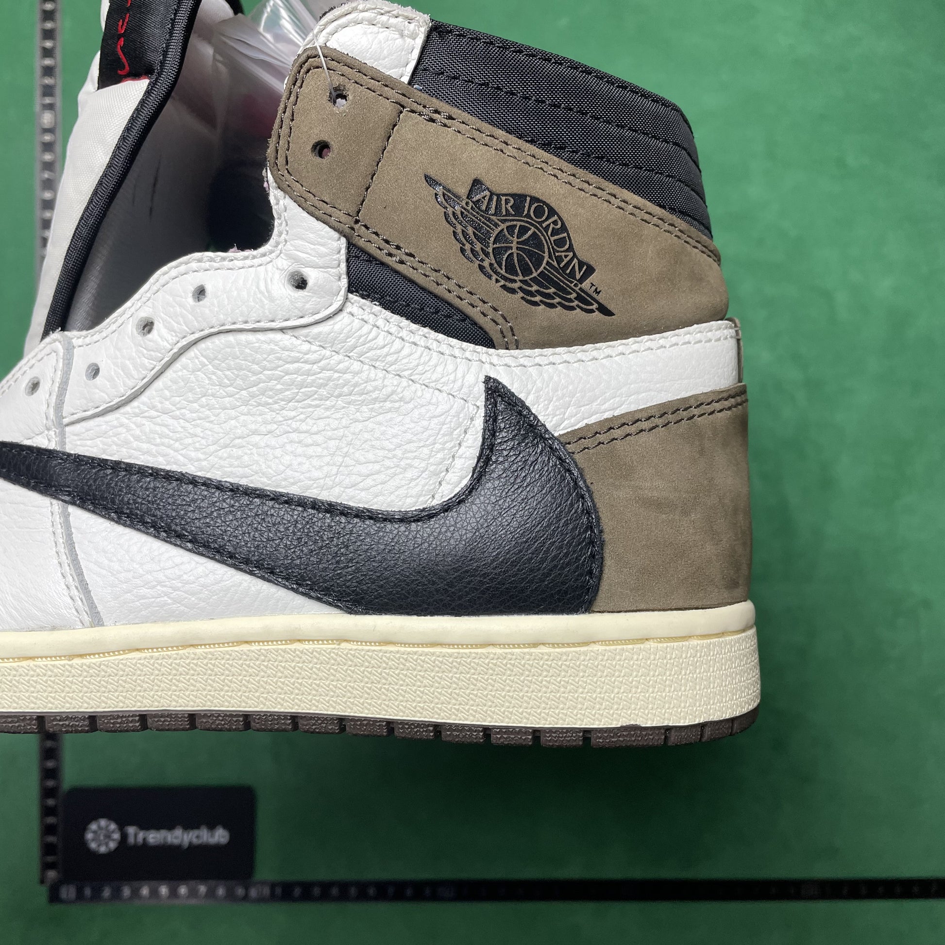 NIKE JORDAN 1 X TRAVIS SCOTT - REVERSE MOCHA