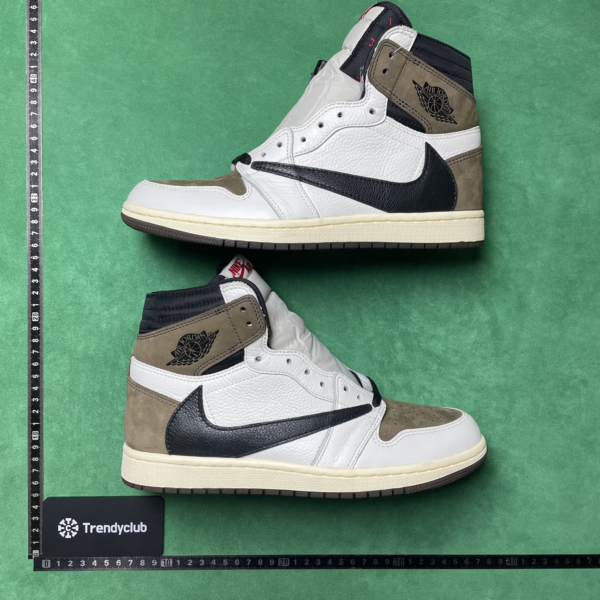 NIKE JORDAN 1 X TRAVIS SCOTT - REVERSE MOCHA