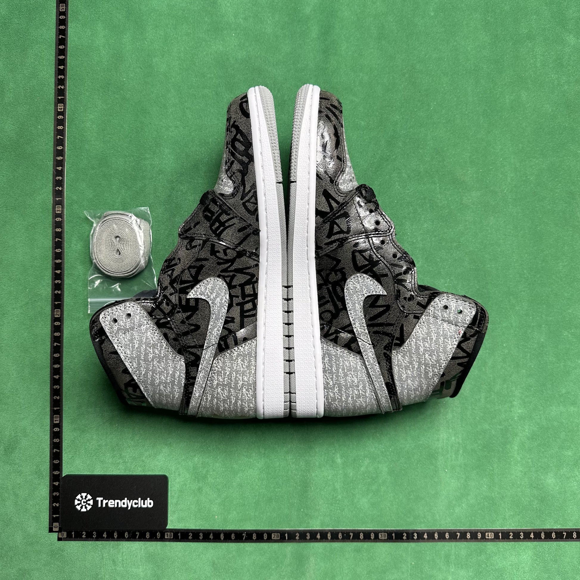 NIKE JORDAN 1 - REBELLIONAIRE