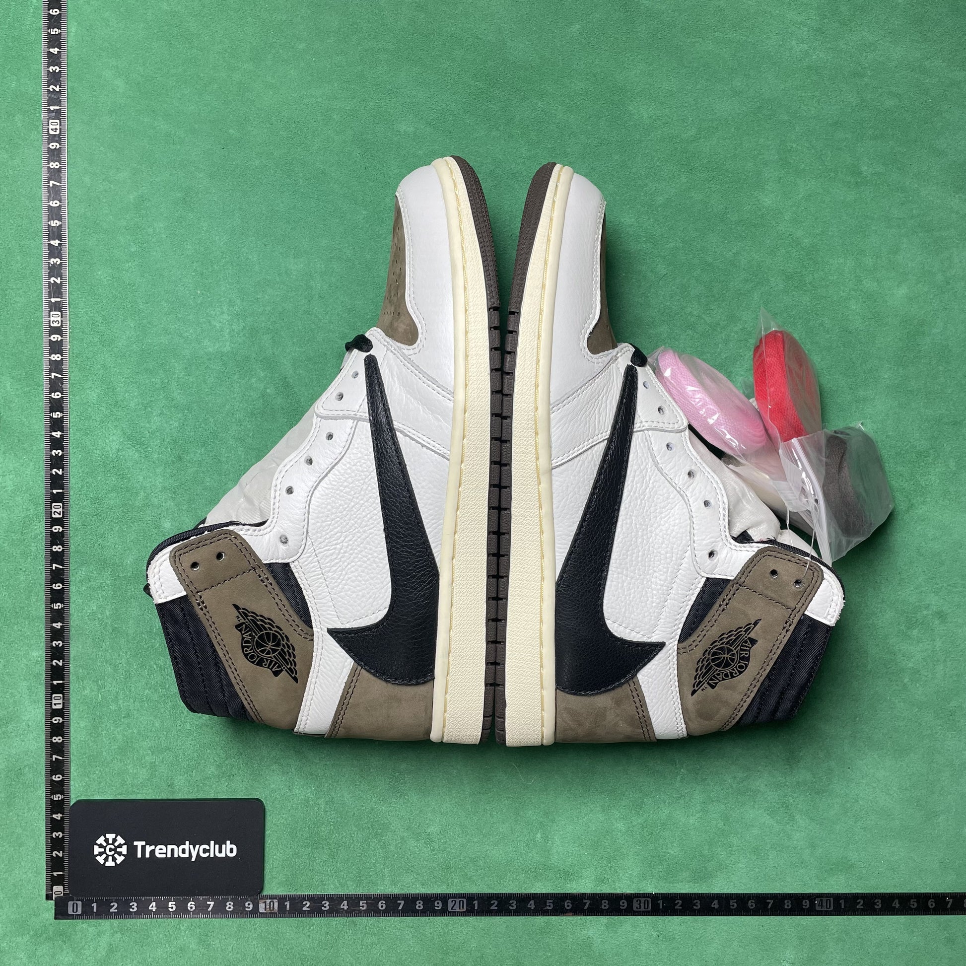 NIKE JORDAN 1 X TRAVIS SCOTT - REVERSE MOCHA