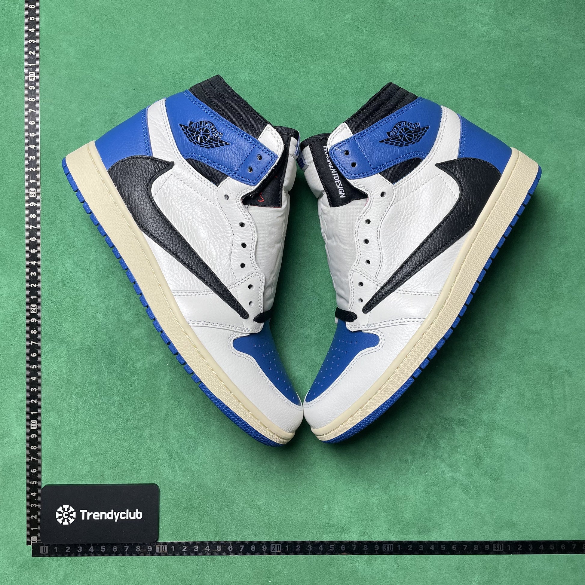 NIKE JORDAN 1 X FRAGMENT X TRAVIS SCOTT