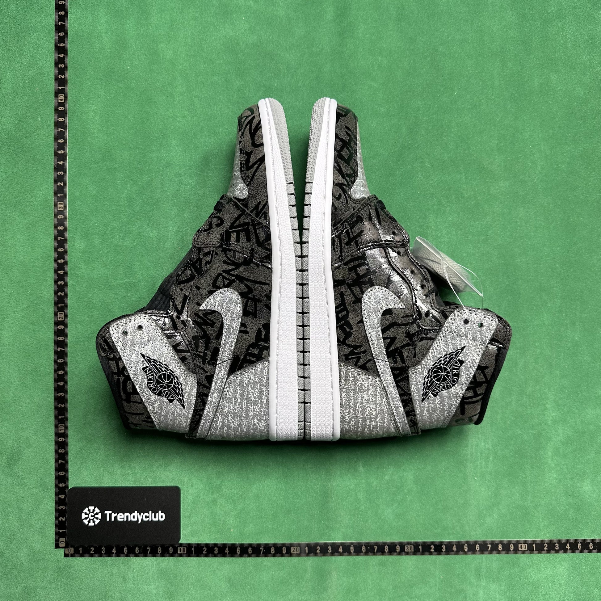 NIKE JORDAN 1 - REBELLIONAIRE