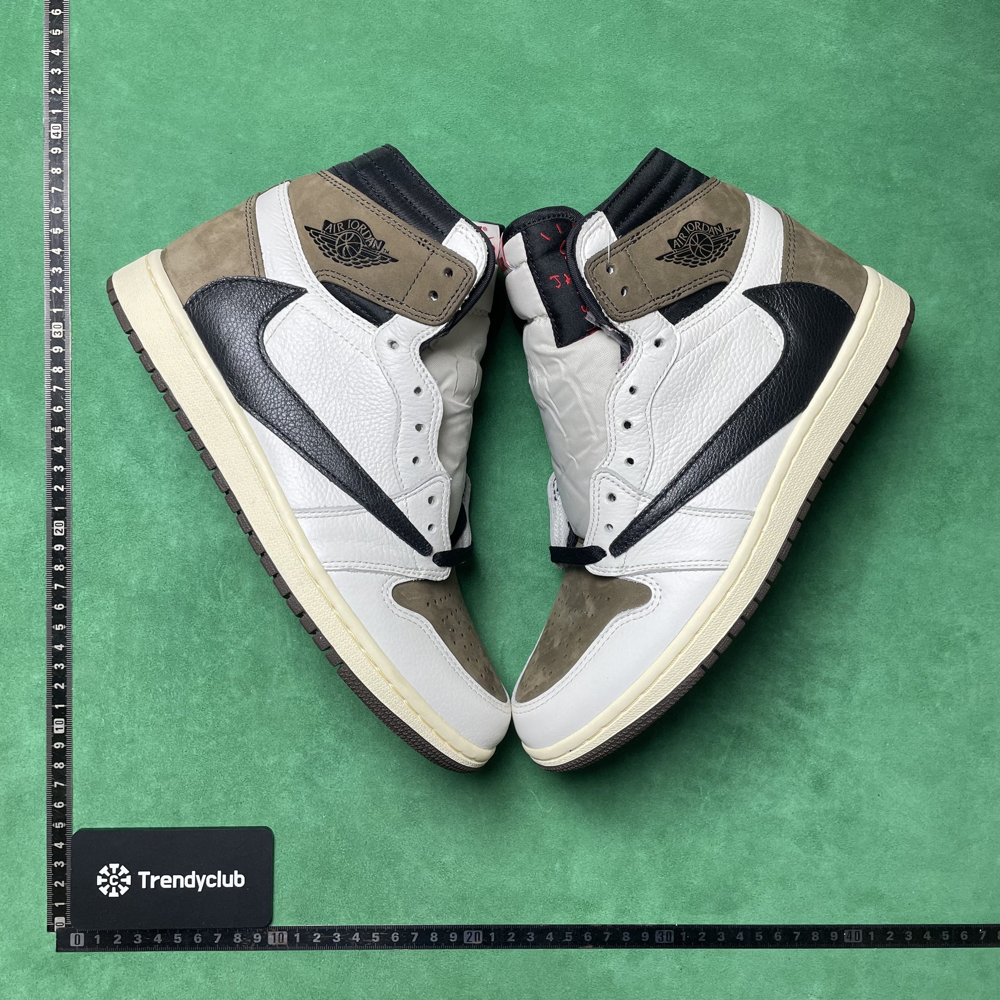 NIKE JORDAN 1 X TRAVIS SCOTT - REVERSE MOCHA