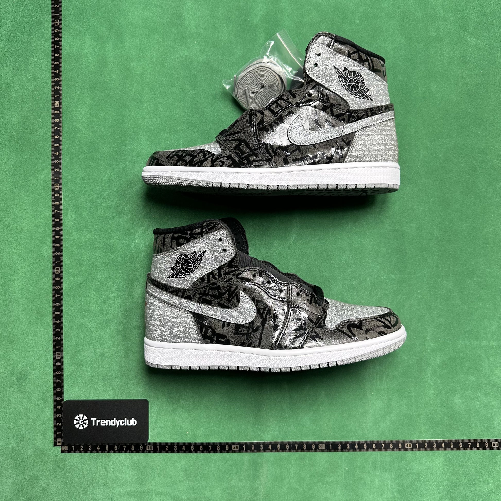 NIKE JORDAN 1 - REBELLIONAIRE